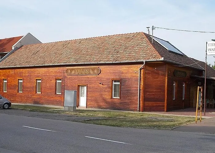 Couette-café Aranykalasz Panzio